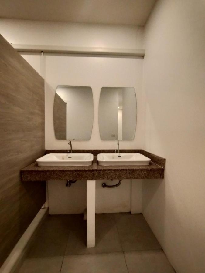 Breeze Hostel Jomtien Beach Extérieur photo
